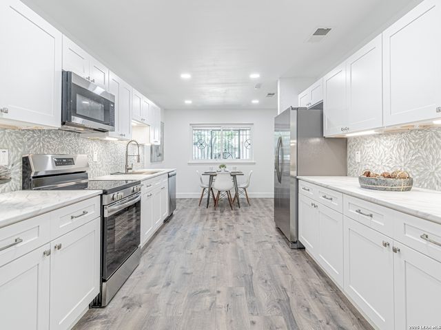11610 WHISPER TRAIL ST, San Antonio, TX 78230