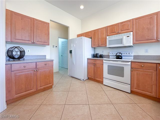 948 Chesapeake Bay CT, Naples, FL 34120