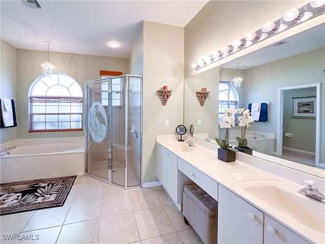 948 Chesapeake Bay CT, Naples, FL 34120