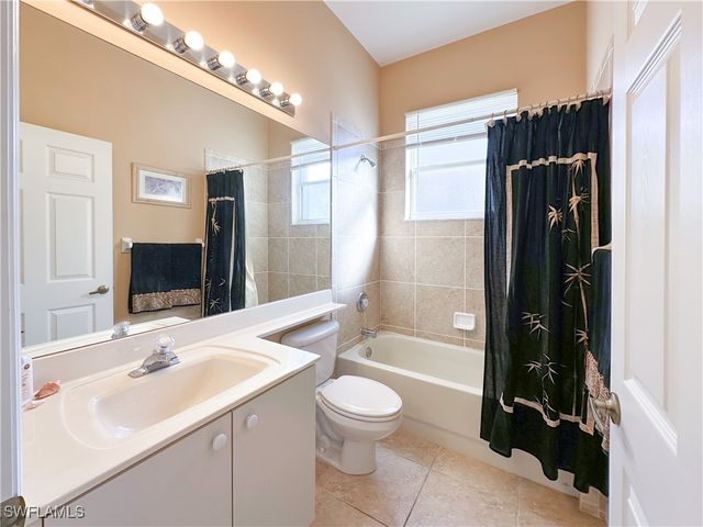 948 Chesapeake Bay CT, Naples, FL 34120