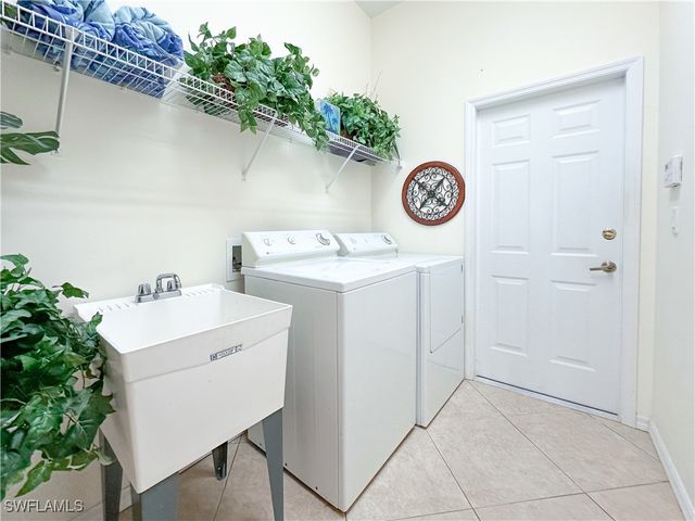 948 Chesapeake Bay CT, Naples, FL 34120