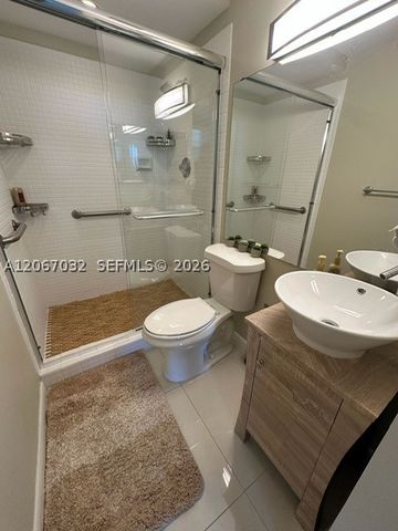 20515 E Country Club Dr 747, Aventura, FL 33180