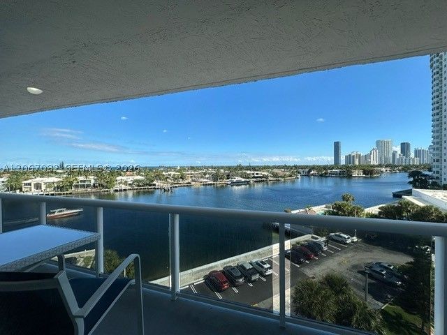 20515 E Country Club Dr 747, Aventura, FL 33180