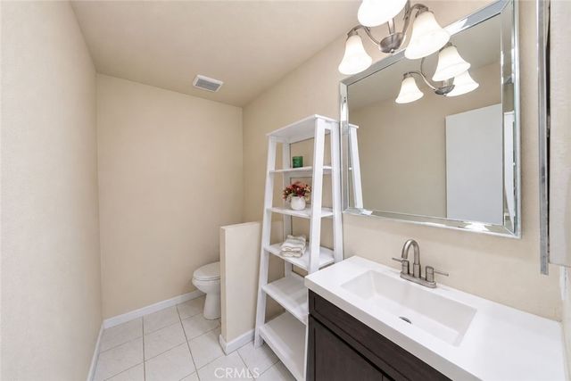 1097 Santo Antonio 27, Colton, CA 92324