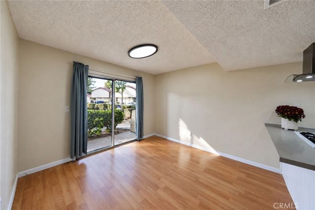 1097 Santo Antonio 27, Colton, CA 92324