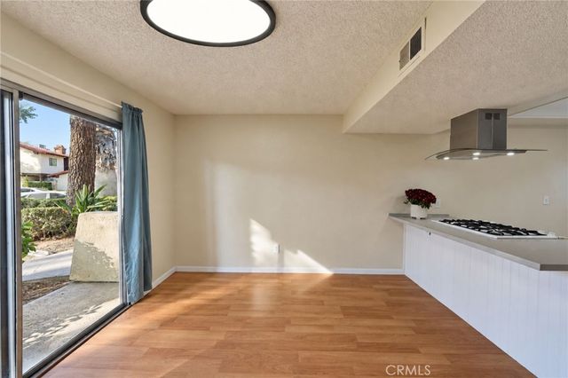 1097 Santo Antonio 27, Colton, CA 92324