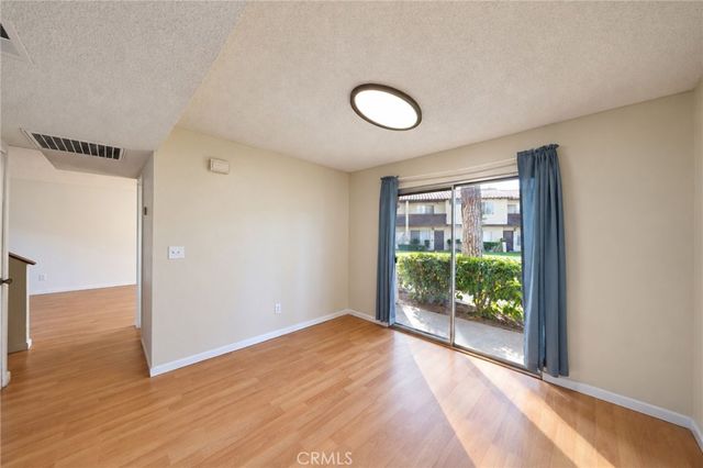 1097 Santo Antonio 27, Colton, CA 92324