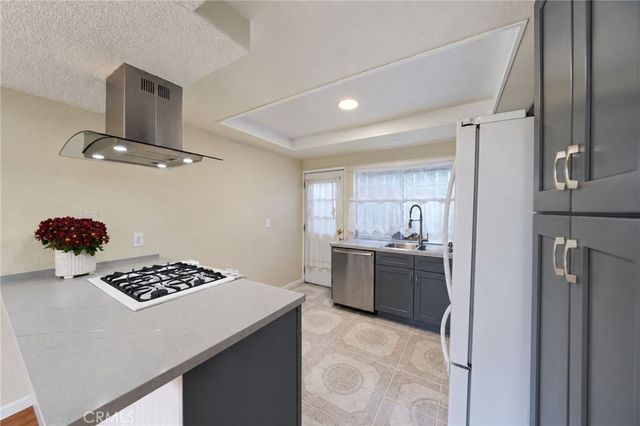1097 Santo Antonio 27, Colton, CA 92324