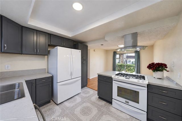 1097 Santo Antonio 27, Colton, CA 92324