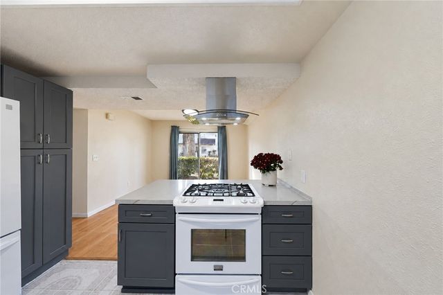 1097 Santo Antonio 27, Colton, CA 92324