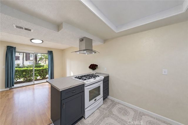 1097 Santo Antonio 27, Colton, CA 92324
