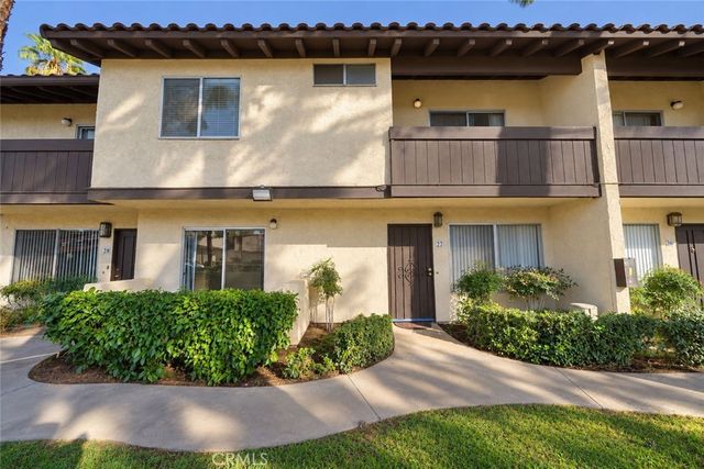 1097 Santo Antonio 27, Colton, CA 92324