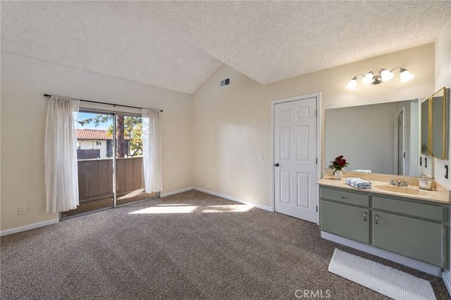 1097 Santo Antonio 27, Colton, CA 92324