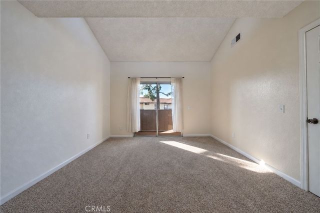 1097 Santo Antonio 27, Colton, CA 92324