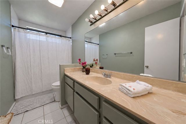1097 Santo Antonio 27, Colton, CA 92324