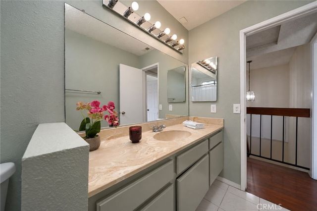1097 Santo Antonio 27, Colton, CA 92324