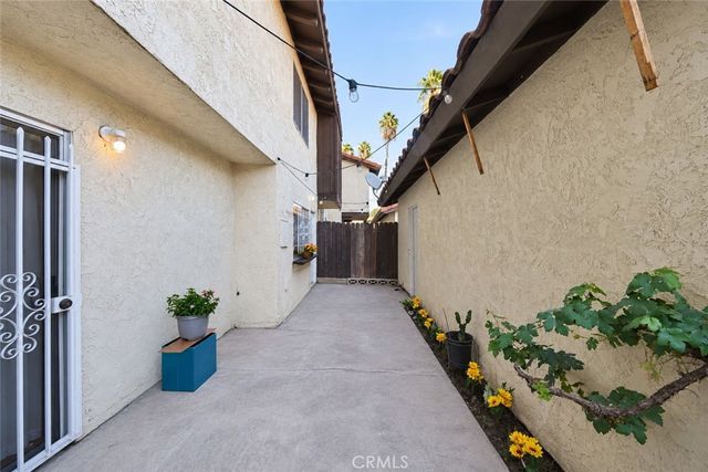 1097 Santo Antonio 27, Colton, CA 92324