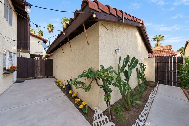 1097 Santo Antonio 27, Colton, CA 92324