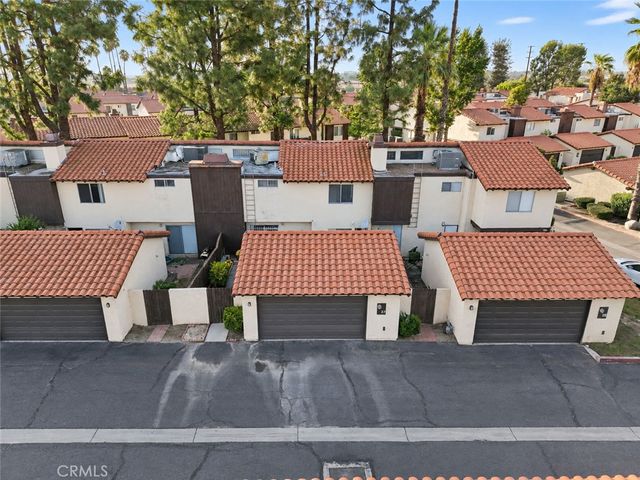 1097 Santo Antonio 27, Colton, CA 92324