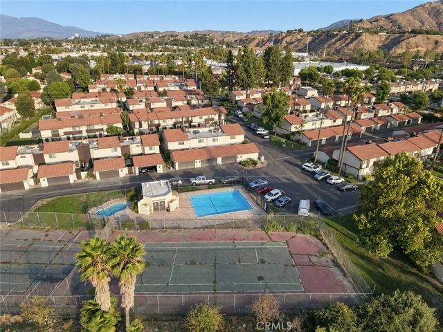 1097 Santo Antonio 27, Colton, CA 92324