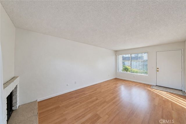 1097 Santo Antonio 27, Colton, CA 92324