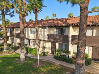 1097 Santo Antonio 27, Colton, CA 92324