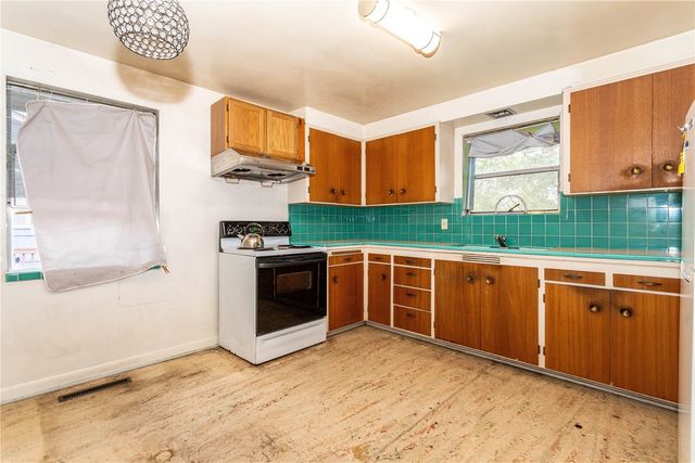 4021 46th Avenue S, Seattle, WA 98118