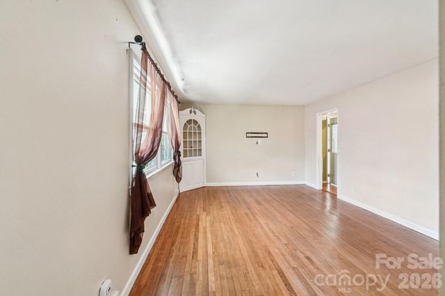 710 Heatherwood Drive, Hendersonville, NC 28792