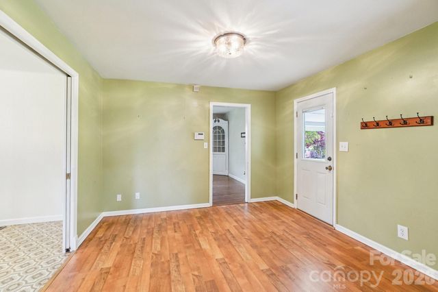 710 Heatherwood Drive, Hendersonville, NC 28792