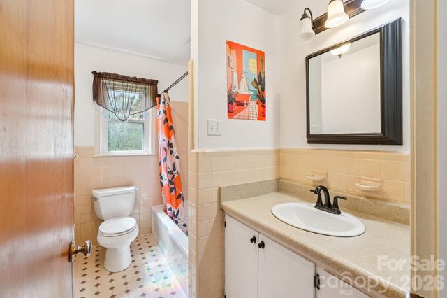 710 Heatherwood Drive, Hendersonville, NC 28792