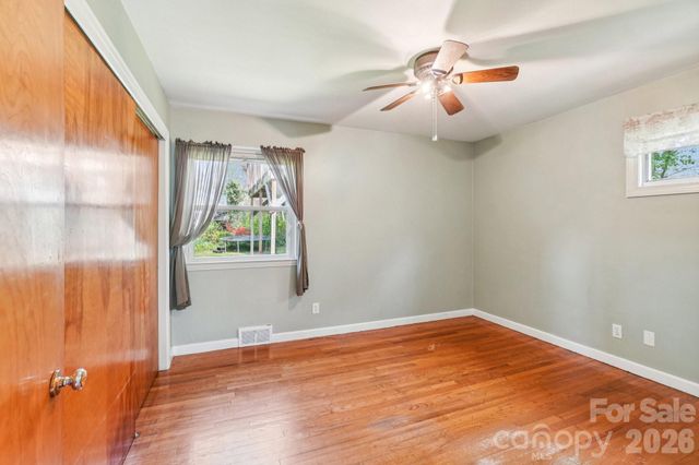 710 Heatherwood Drive, Hendersonville, NC 28792