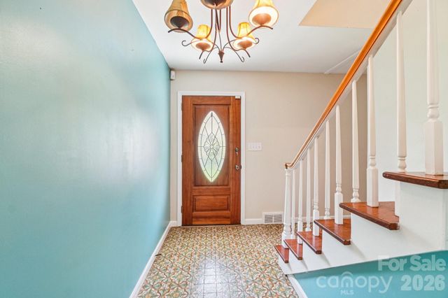 710 Heatherwood Drive, Hendersonville, NC 28792