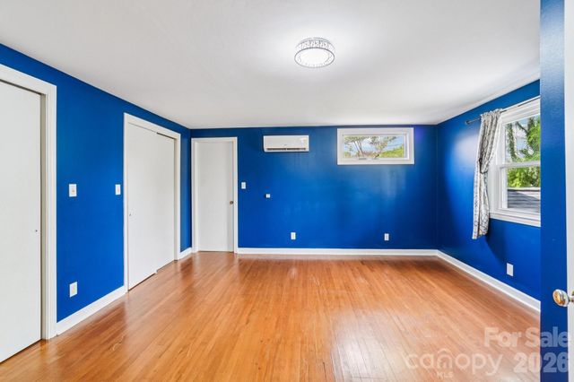 710 Heatherwood Drive, Hendersonville, NC 28792
