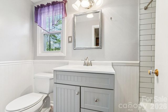 710 Heatherwood Drive, Hendersonville, NC 28792