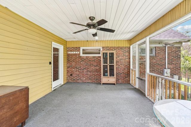 710 Heatherwood Drive, Hendersonville, NC 28792