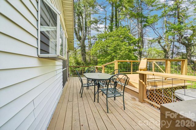 710 Heatherwood Drive, Hendersonville, NC 28792