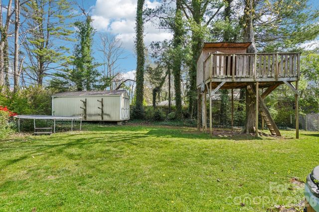 710 Heatherwood Drive, Hendersonville, NC 28792