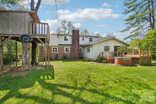 710 Heatherwood Drive, Hendersonville, NC 28792