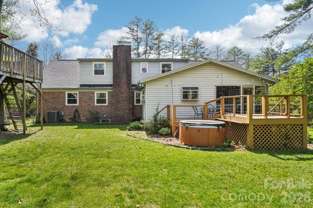 710 Heatherwood Drive, Hendersonville, NC 28792