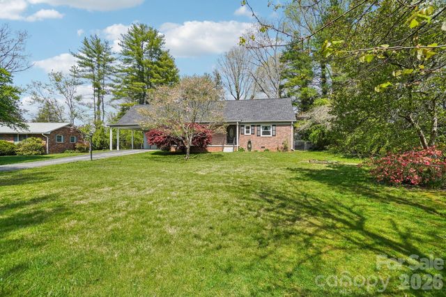 710 Heatherwood Drive, Hendersonville, NC 28792