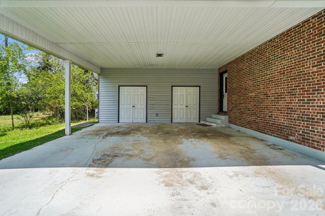 710 Heatherwood Drive, Hendersonville, NC 28792