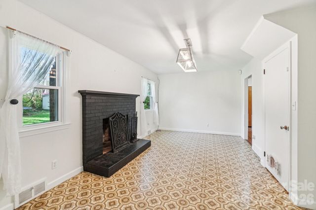 710 Heatherwood Drive, Hendersonville, NC 28792