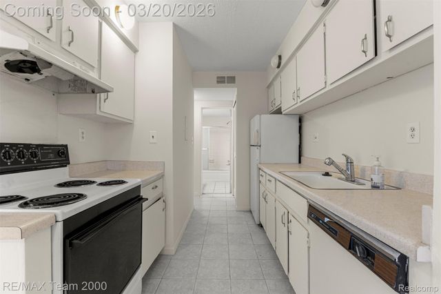 33379 Fargo Street Unit 1, Livonia, MI 48152