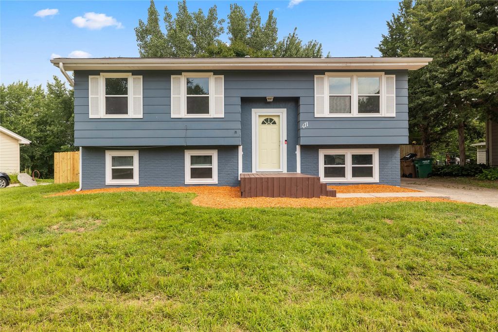 411 NW 7th Street, Grimes, IA 50111