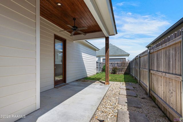 209 Manor House Lane, Lafayette, LA 70507