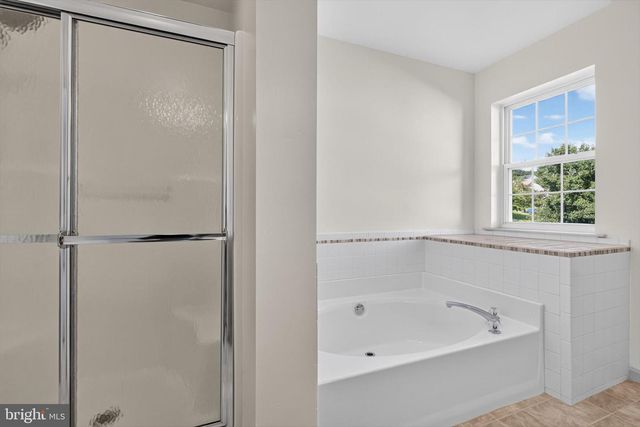 624 BARTLETT DR, Dallastown, PA 17313