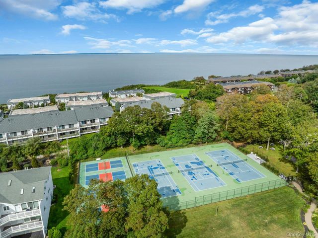 3103 Bluffs Drive S, Baiting Hollow, NY 11933