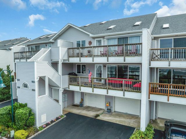 3103 Bluffs Drive S, Baiting Hollow, NY 11933