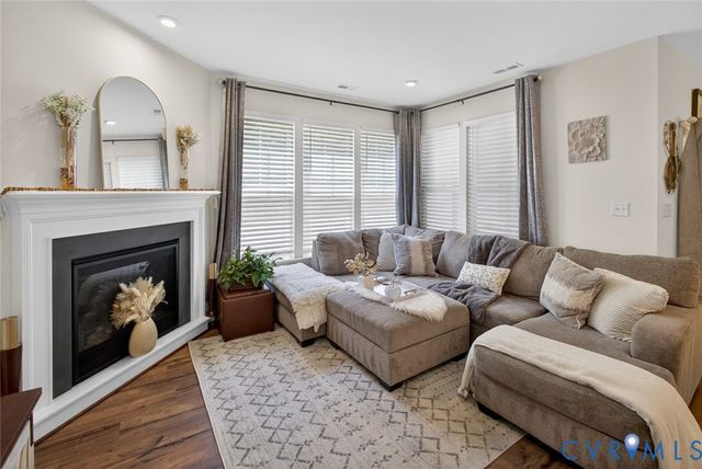 18333 Palisades Ct, Moseley, VA 23120