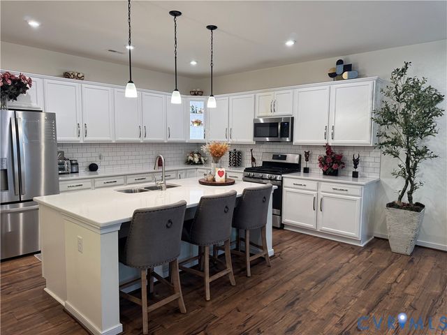 18333 Palisades Ct, Moseley, VA 23120